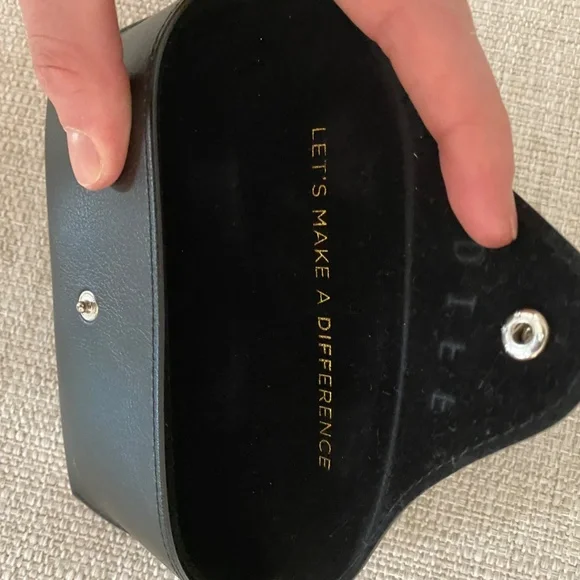 DIFF Aviator Sunglasses - never worn - Picture 4 of 5